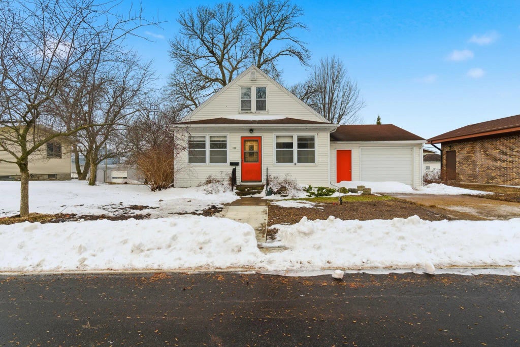 110 S 3rd Street, Kiester