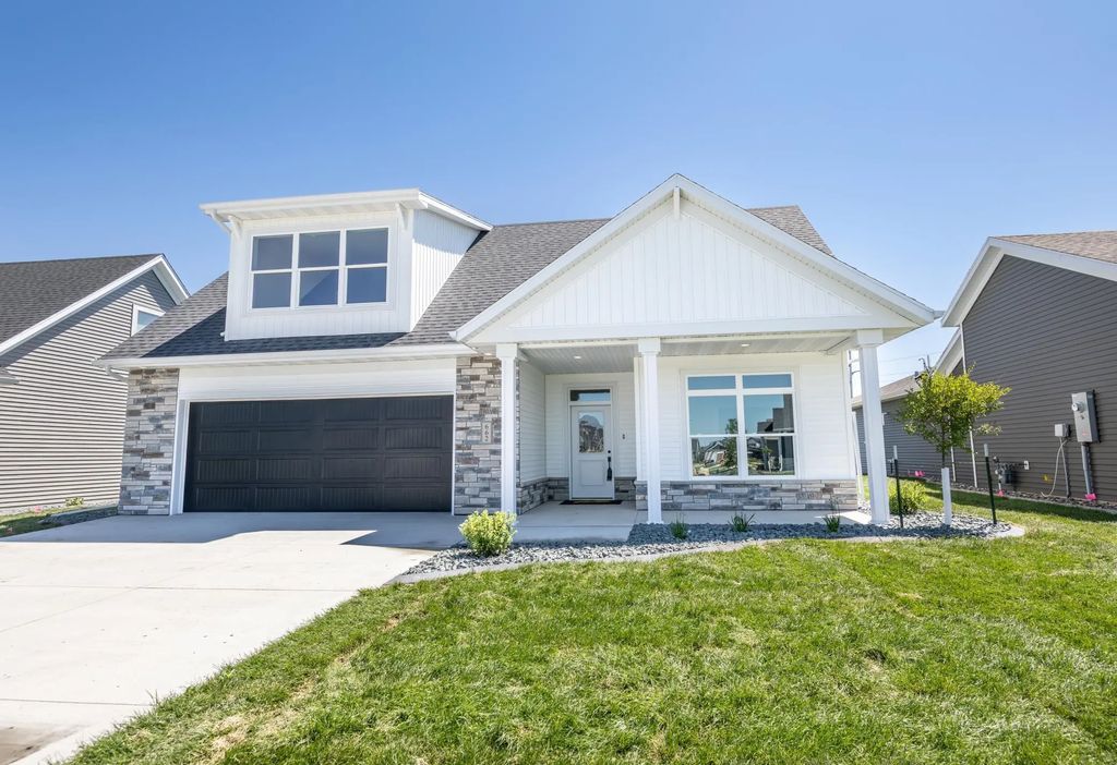 662 Rania Way W, West Fargo