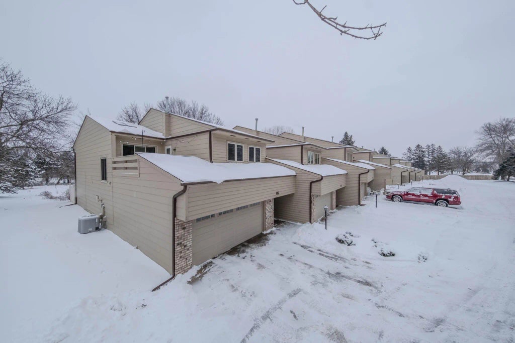 85 121st Avenue Nw, Coon Rapids
