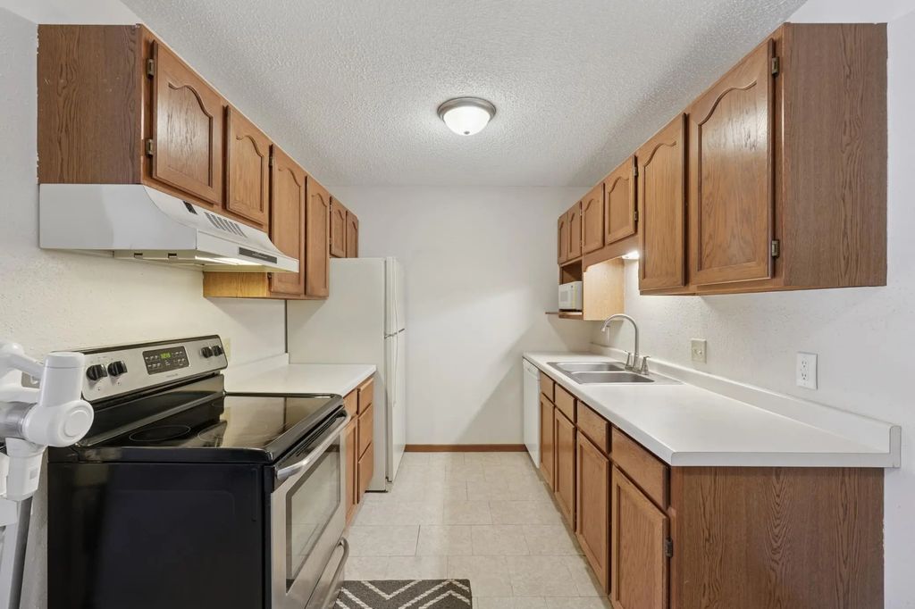 3125 Cory Lane 208, Hastings
