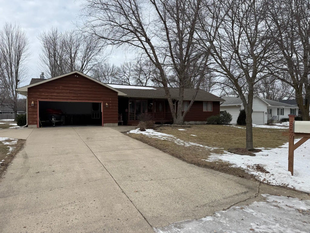 1807 Brookside Drive, Albert Lea