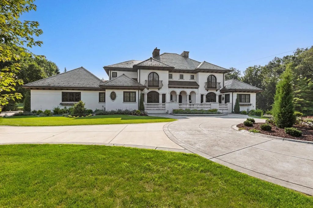 1560 Hunter Drive, Wayzata