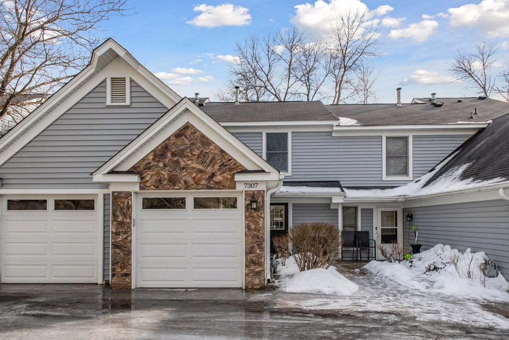 7307 Amber Lane, Eden Prairie