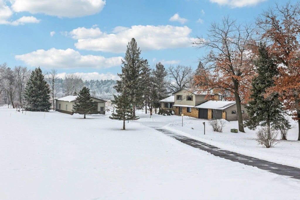 3225 465th Street, Harris