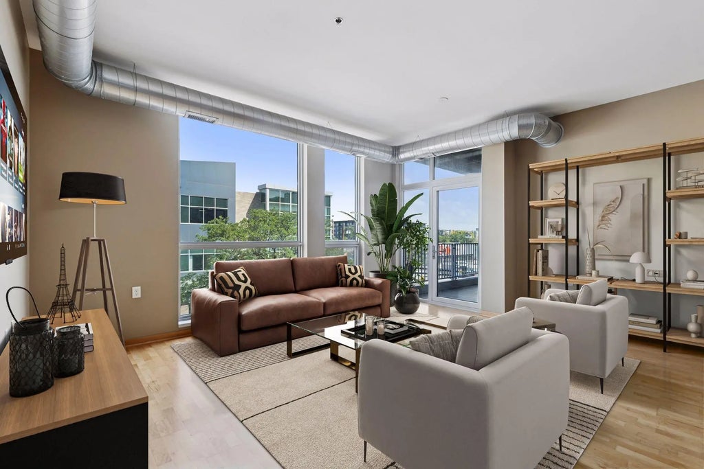 1211 Lagoon Avenue 302, Minneapolis