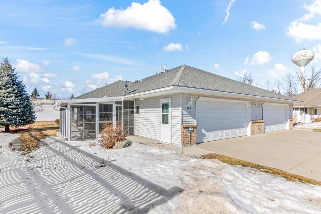 205 Circle View Drive, Dassel
