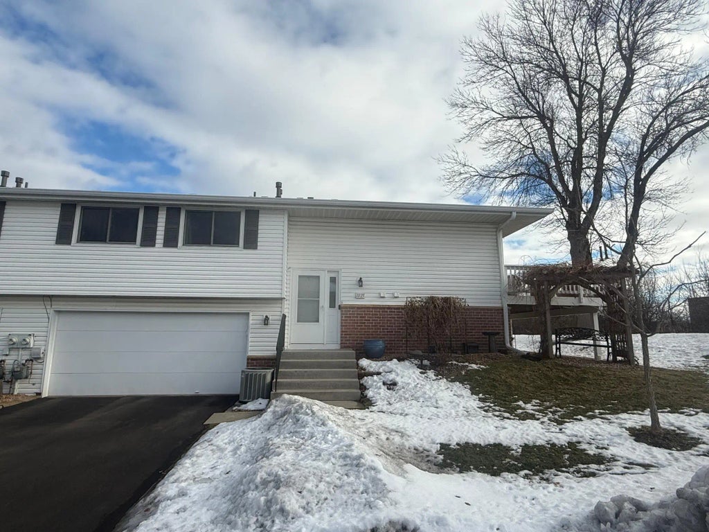 1025 E 145th Street, Burnsville