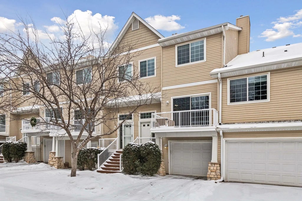 642 Willoughby Way W, Minnetonka