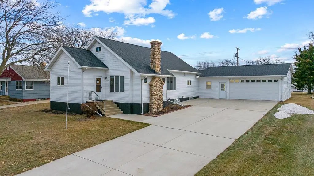 505 Oscar Avenue N, Canby