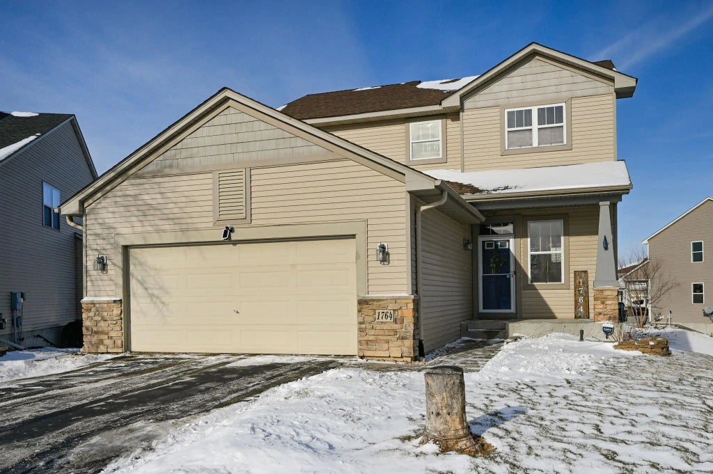 1764 Fescue Court, Shakopee