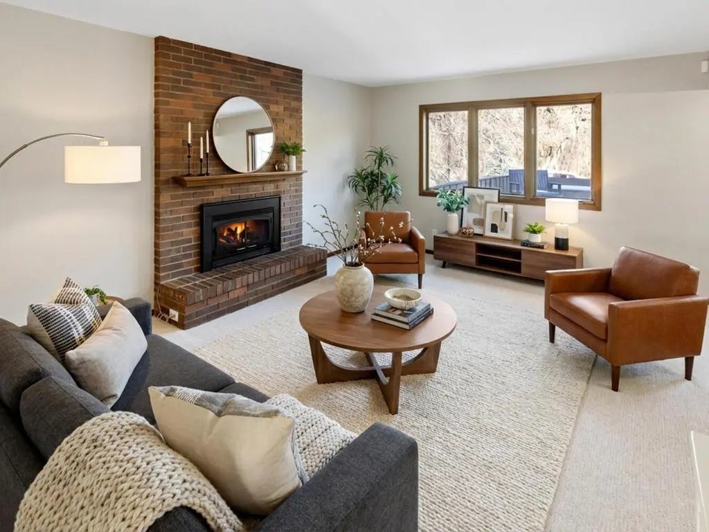 82 Walden Street, Burnsville