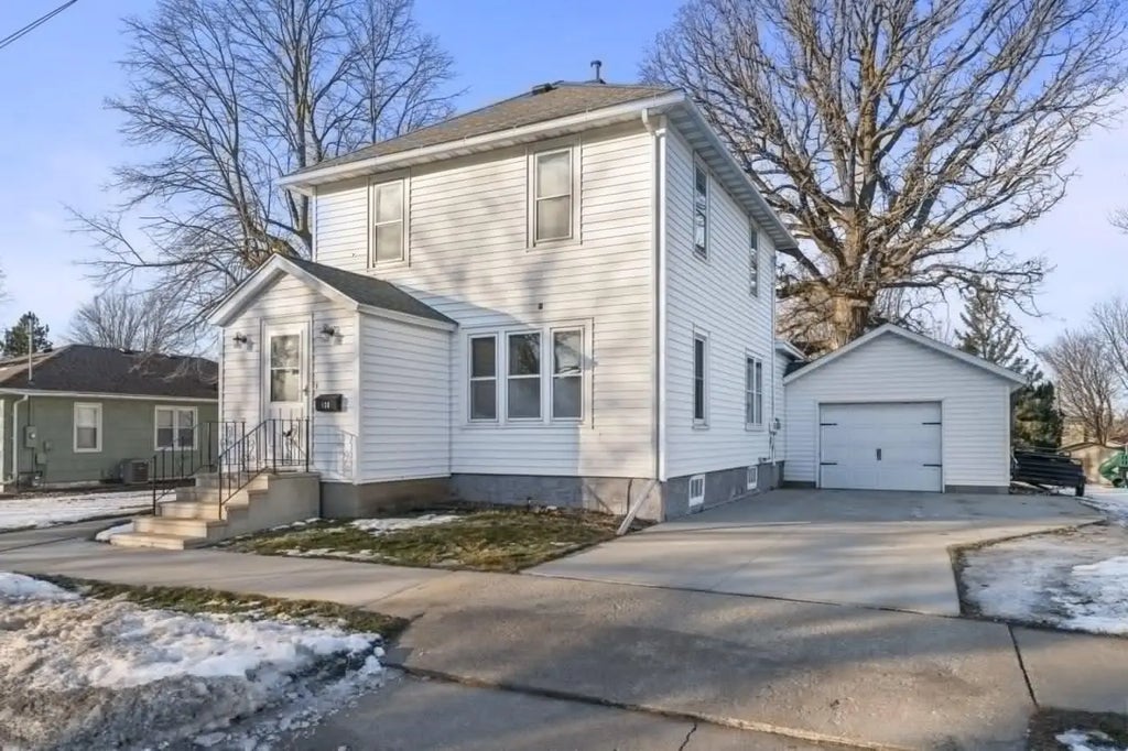 130 2nd Street Se, Plainview