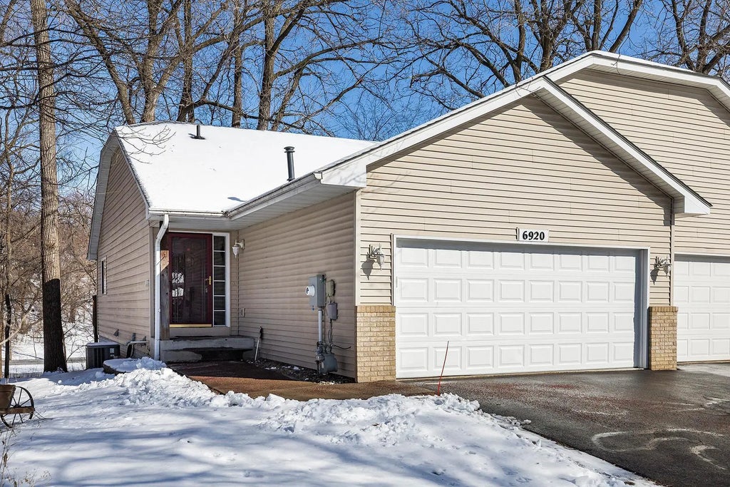 6920 42nd Avenue N, Crystal