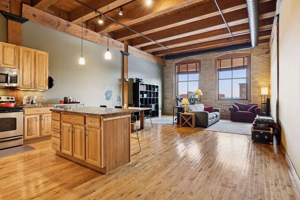 289 5th Street E 403, Saint Paul