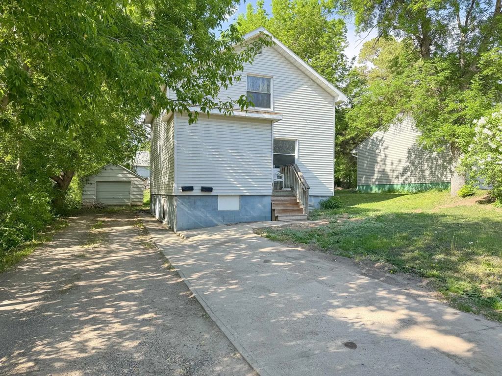 822 W Maple Avenue, Fergus Falls