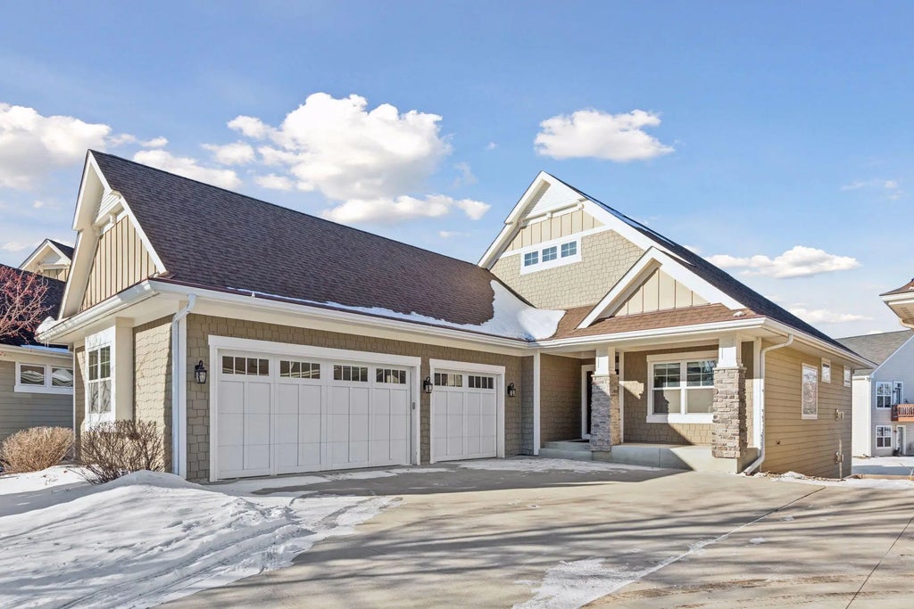3776 Talero Curve, Chaska