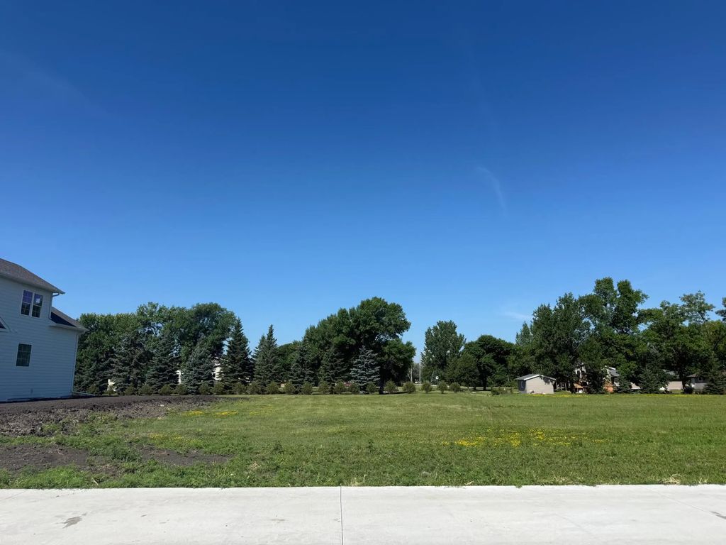 5579 31st Street S, Fargo
