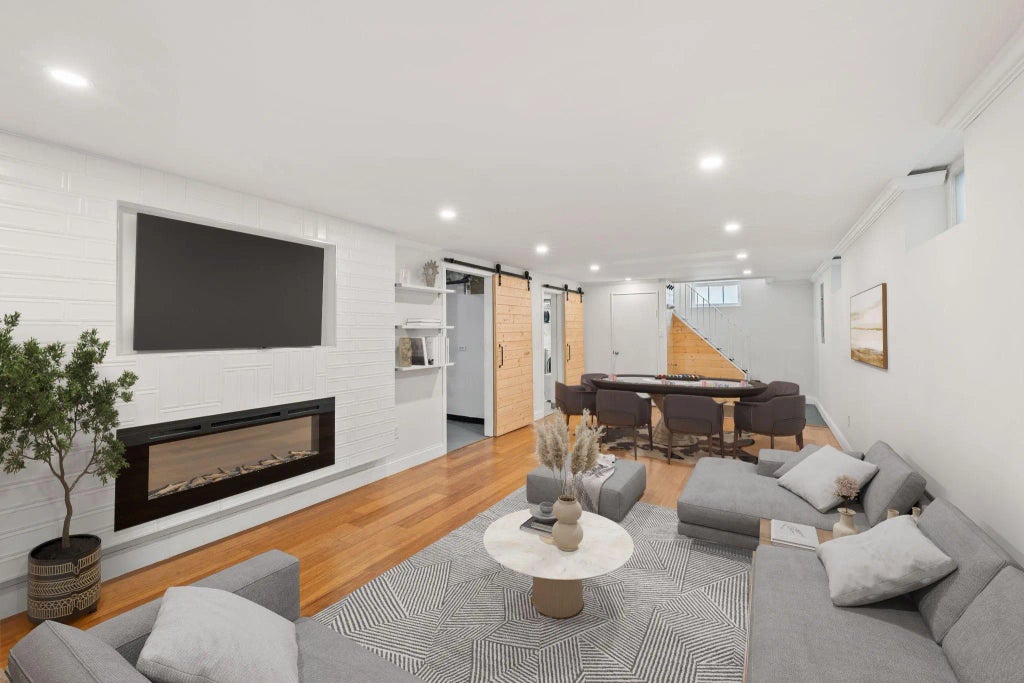 3643 Lyndale Avenue S, Minneapolis