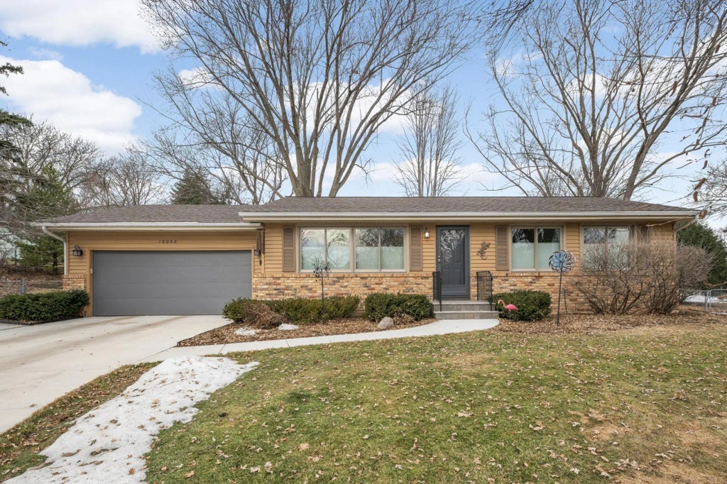 10042 Irwin Circle, Bloomington
