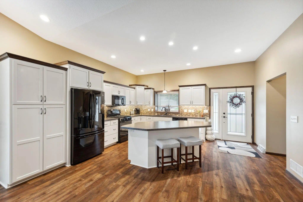 316 Lake Avenue N, Silver Lake