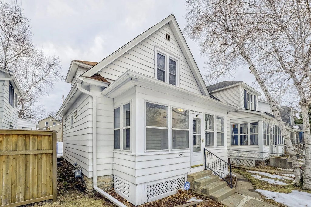 595 Hawthorne Avenue E, Saint Paul