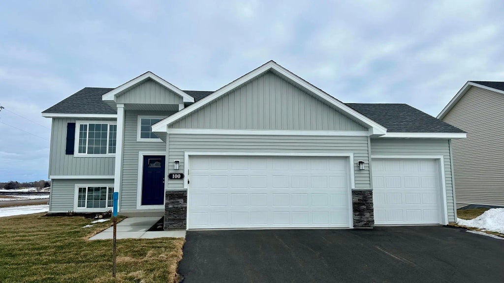 100 Robbie Lane, Howard Lake