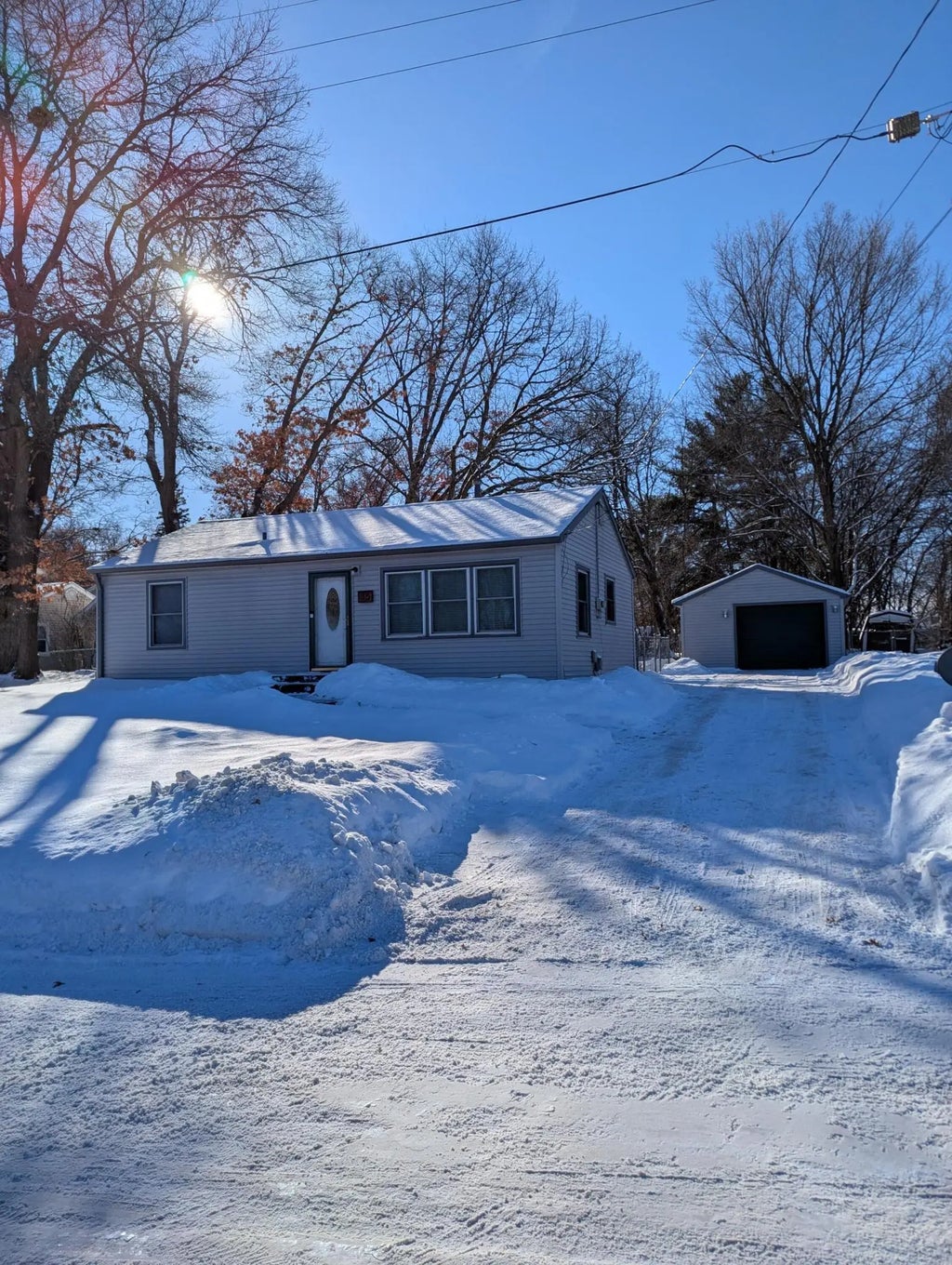 35 West Road, Circle Pines