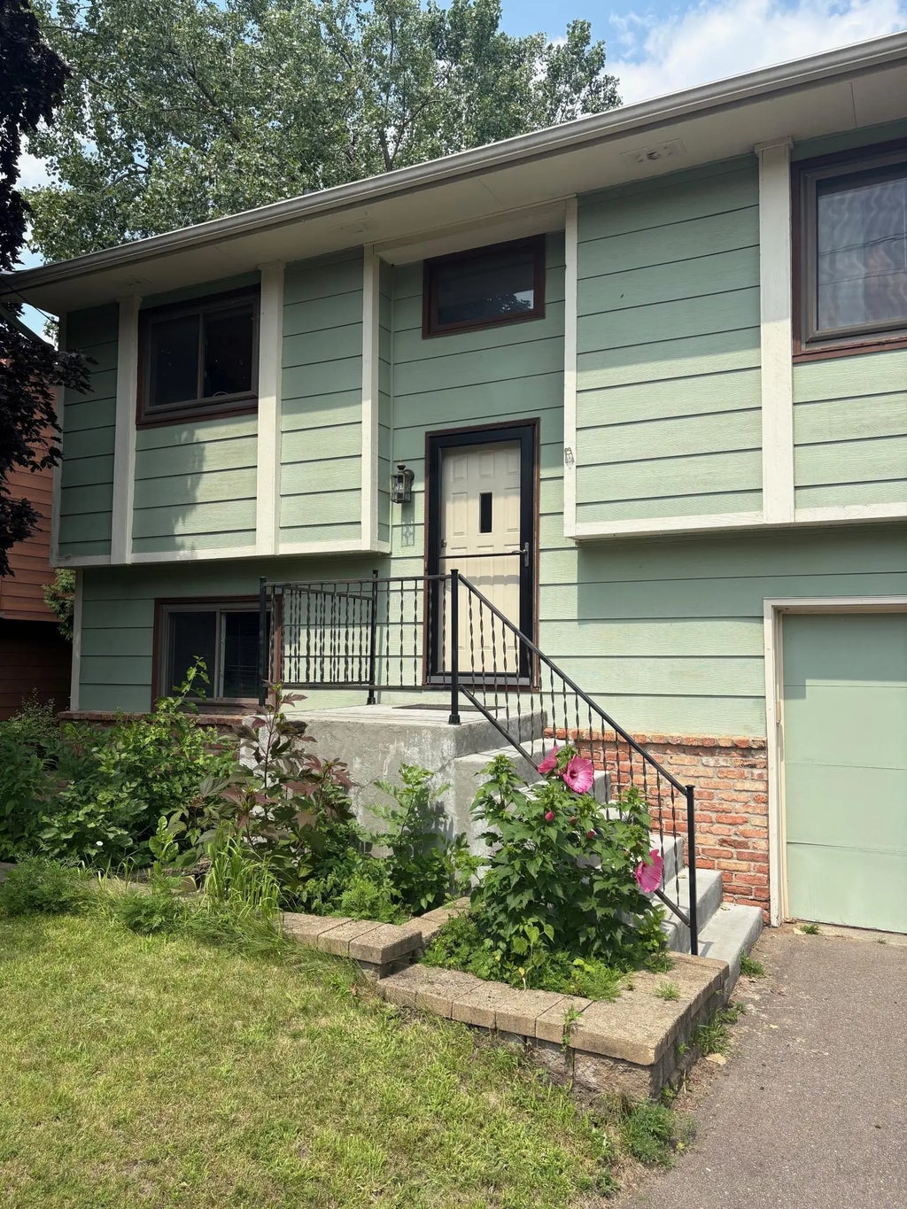 16826 Excelsior Boulevard, Minnetonka