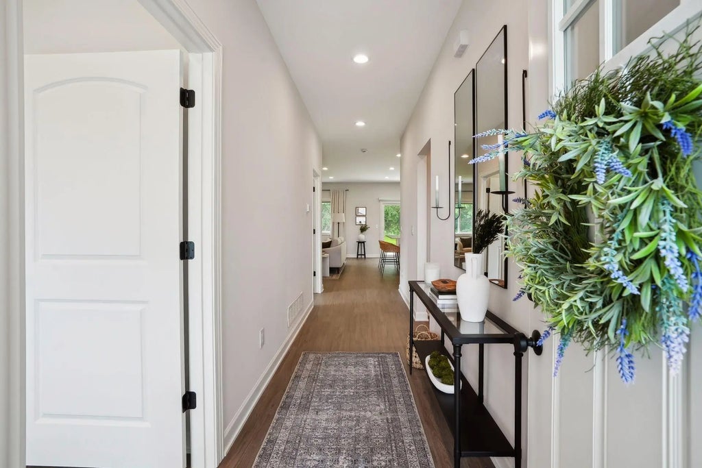 621 Field Point Street, Roberts