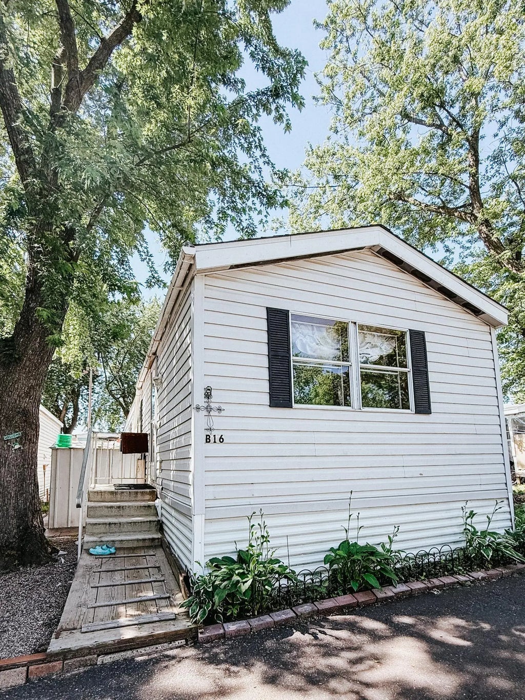 3020 Rice Street Trailer B16, Little Canada