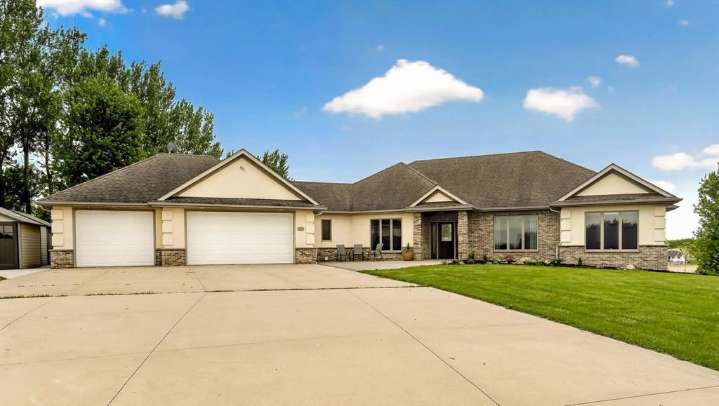 8594 Gossman Lane Nw, Rochester