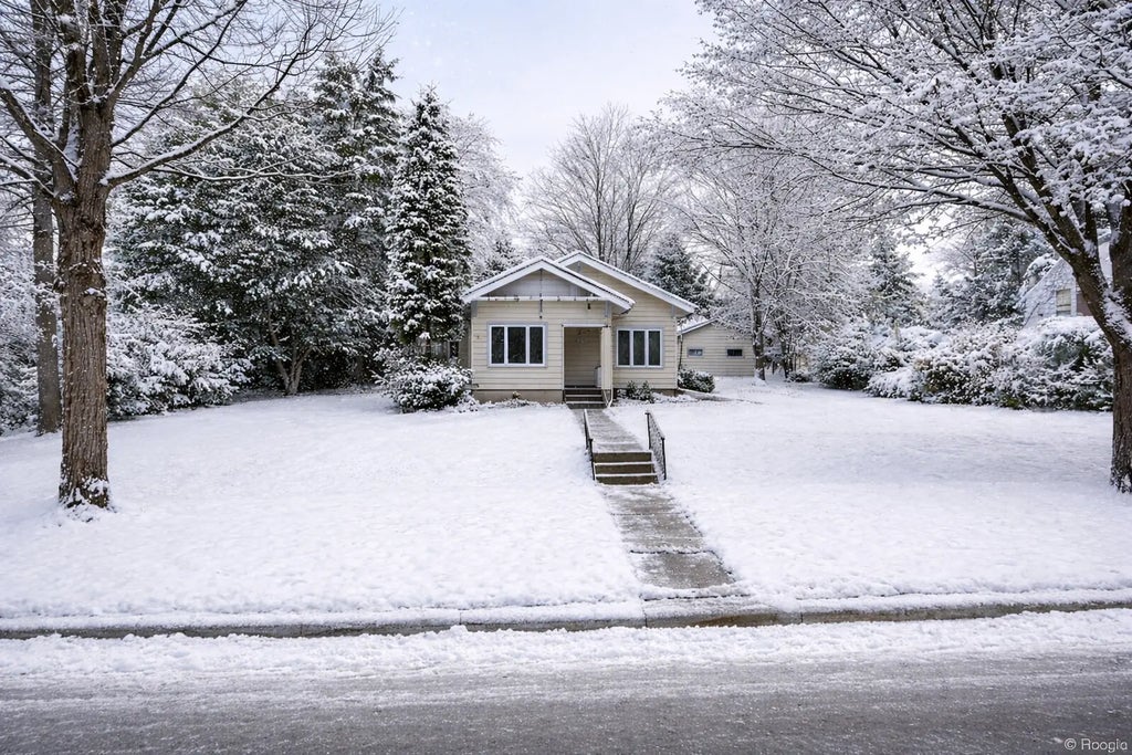 205 E 2nd Avenue, Luck