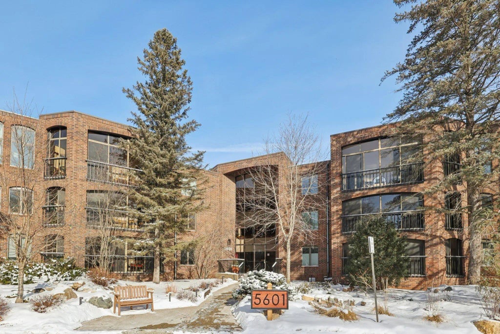 5601 Dewey Hill Road 211, Edina