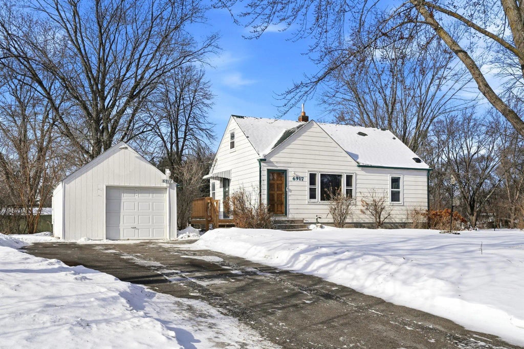 6917 Sunrise Drive, Circle Pines