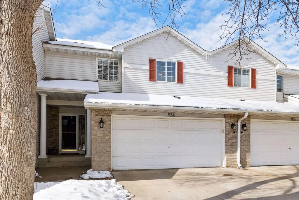 934 Kelly Court, Chanhassen
