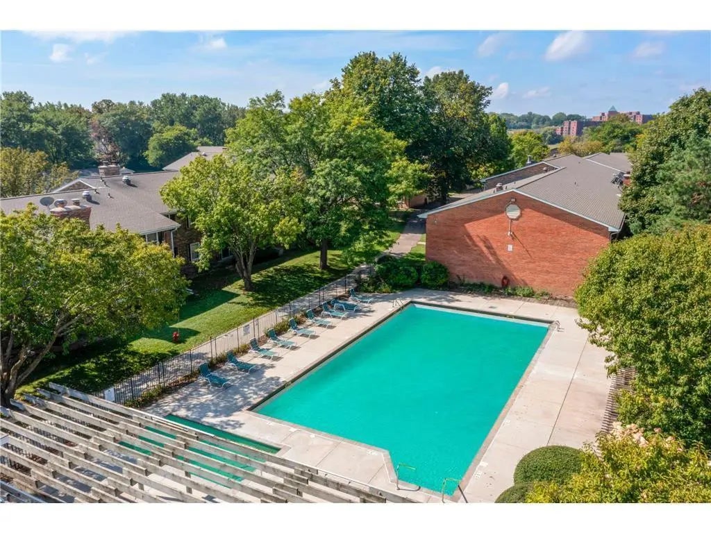 810 Old Settlers Trail 5, Hopkins