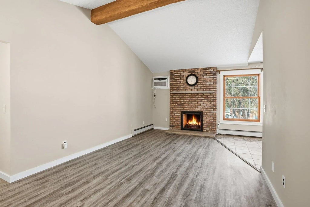 810 Old Settlers Trail 5, Hopkins