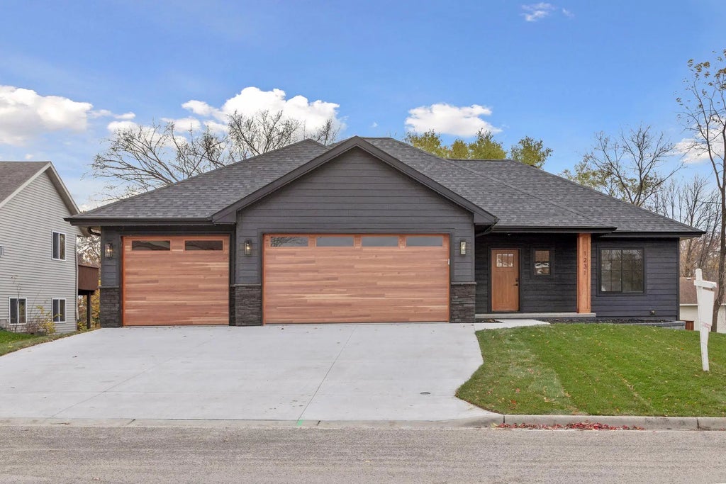 1270 Bellflower Lane, Owatonna