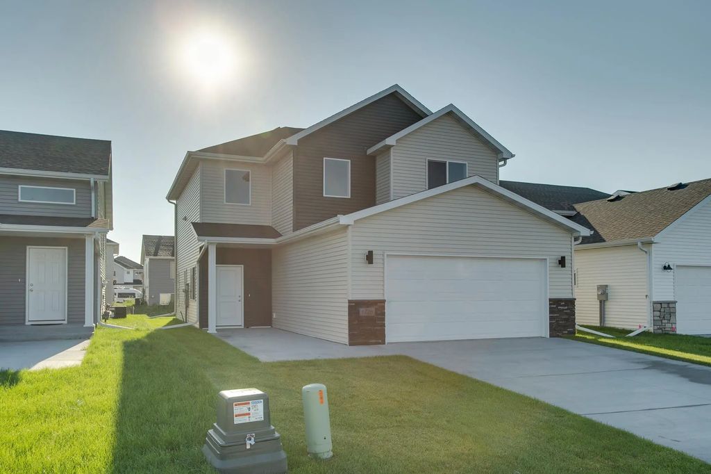 6726 Belding Drive S, Fargo
