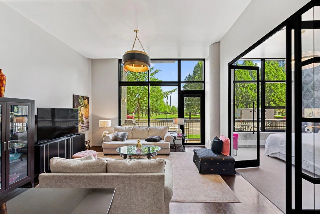 215 10th Avenue S 112, Minneapolis