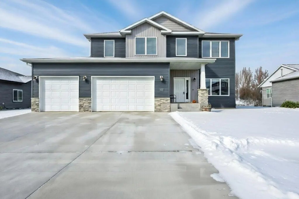 7471 16th Street S, Fargo