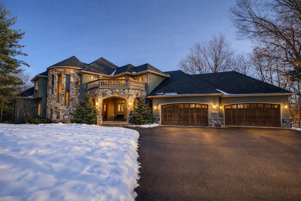 18844 Bearpath Trail, Eden Prairie
