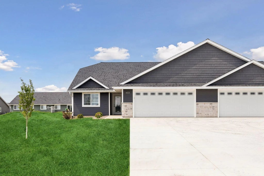 615 Field Point Street, Roberts