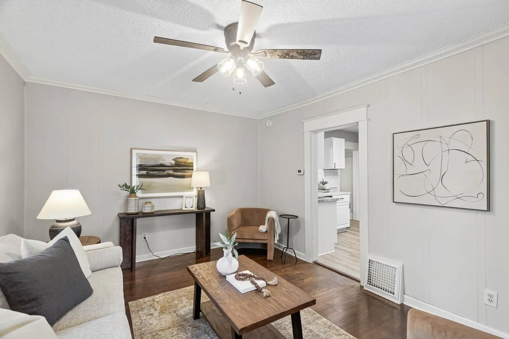 682 Fairview Avenue N, Saint Paul