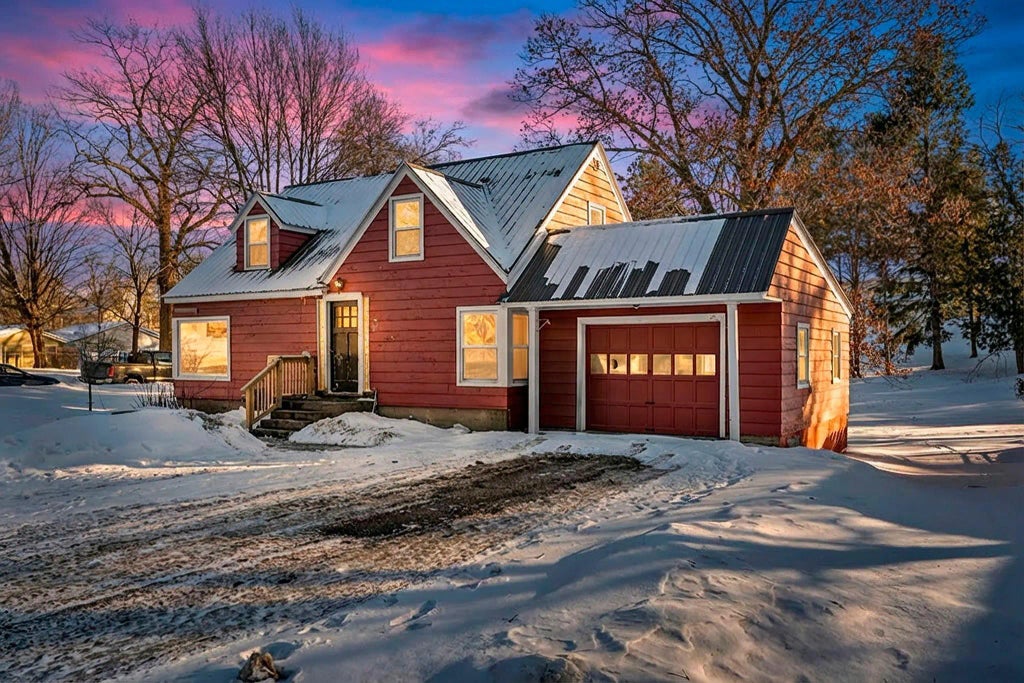 501 Oak Street, Frederic