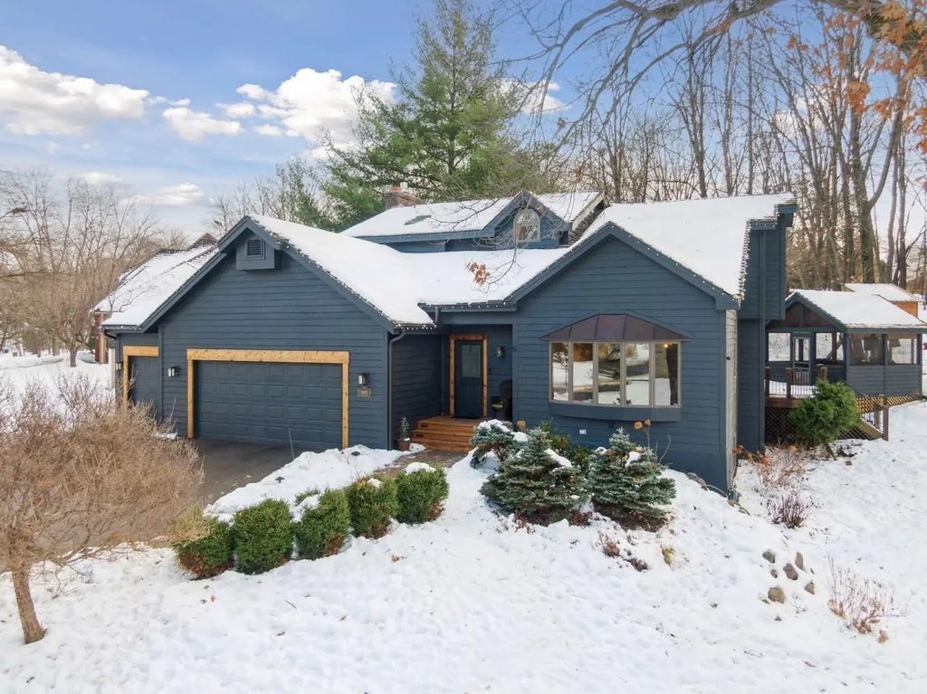 26435 Noble Road, Excelsior