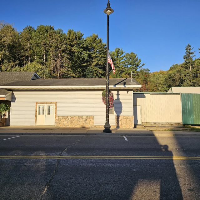 420 Main Street, Plum City