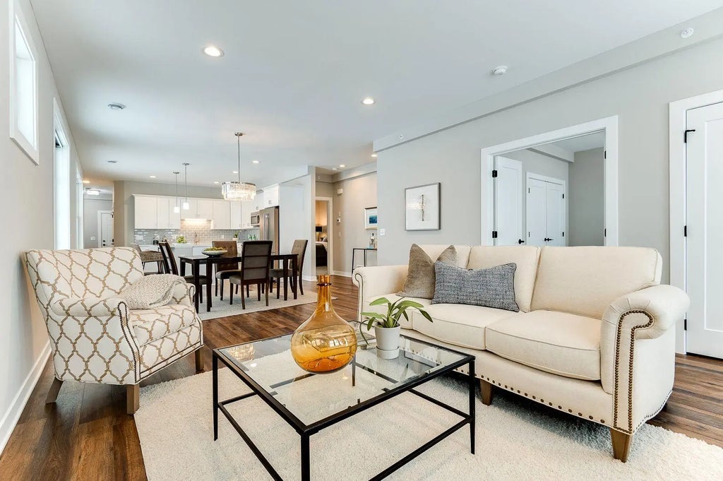 Xxx3 216th Street W, Farmington