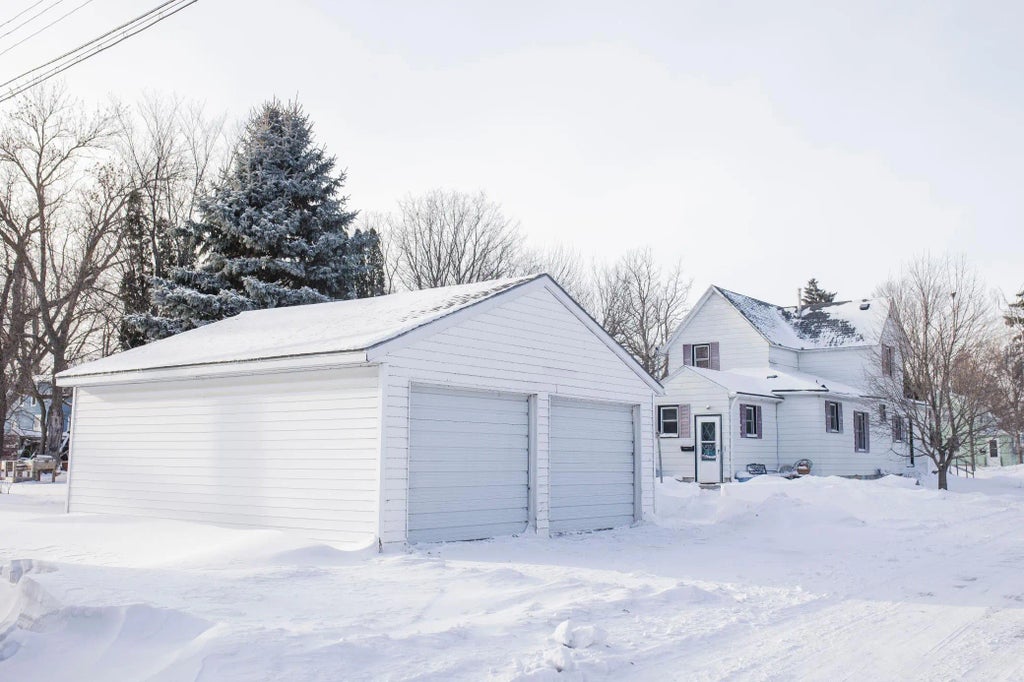 107 W 10th Street, Morris