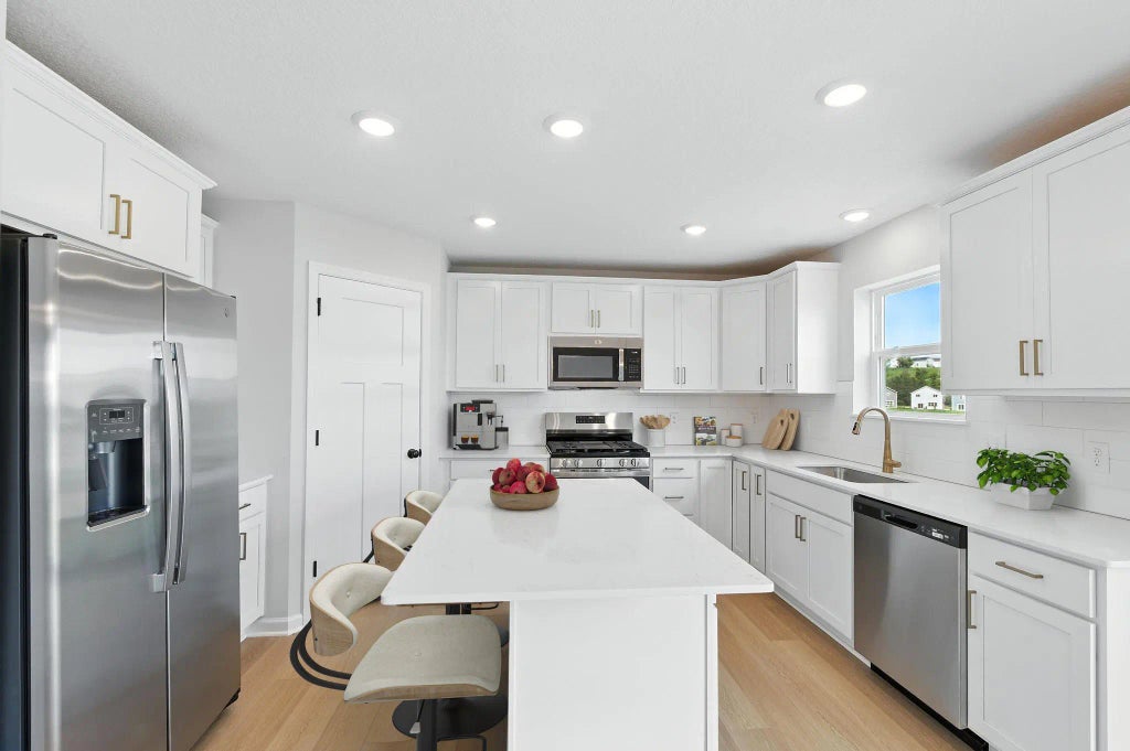 1117 Annagaire Curve, Rosemount